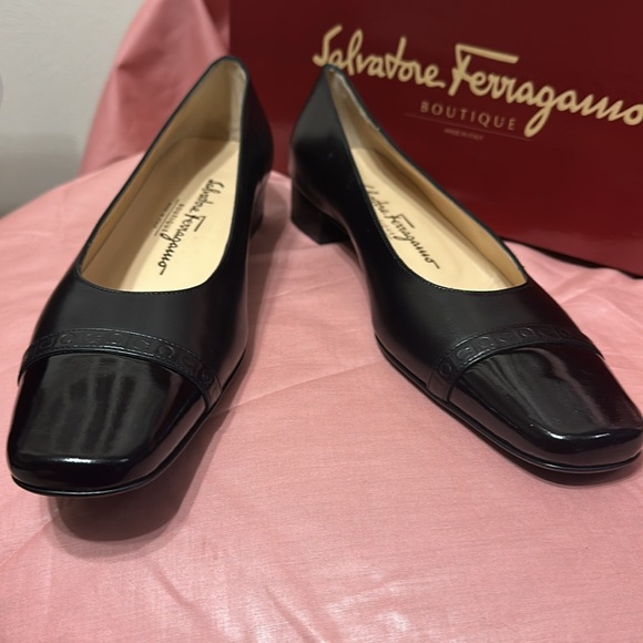 Ladies brand new authentic Salvatore Ferragamo shoes 8 1/2  4A - Picture 3 of 8